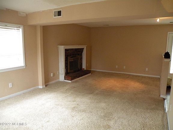 4th image of 712 Yulan Dr