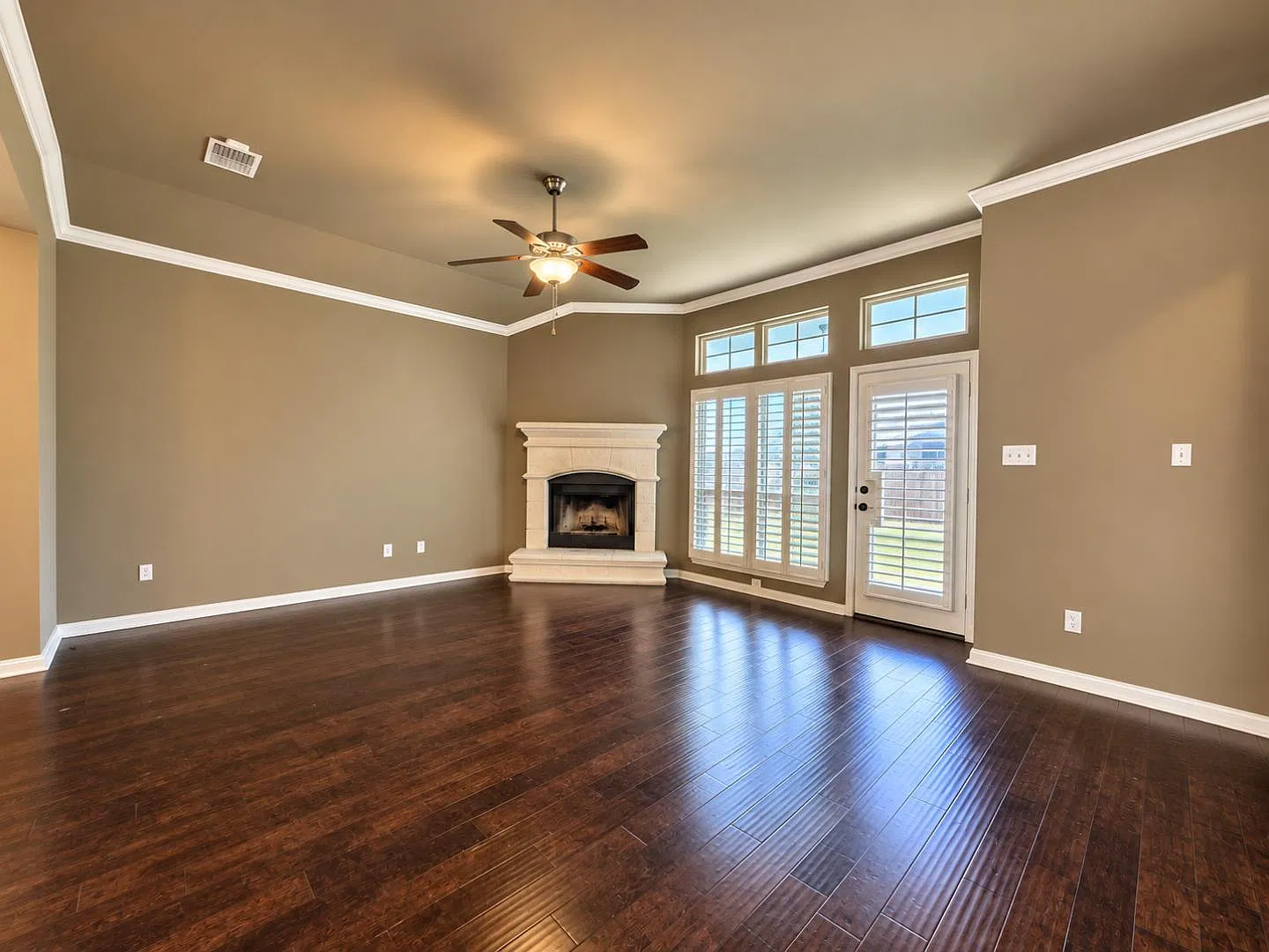10604 Jordan Ct — Photo 3