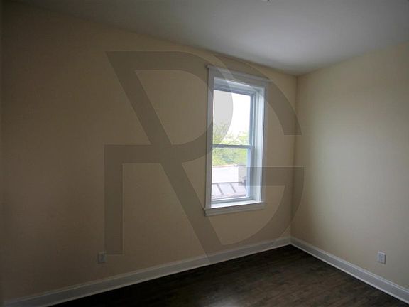 4th image of 2814 N Troy St #2814U3F