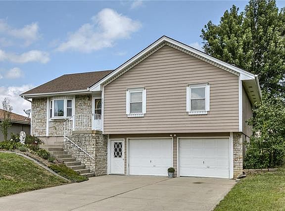 3rd image of 814 Apple Blossom St