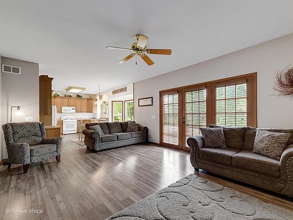4th image of 329 Woodside Dr