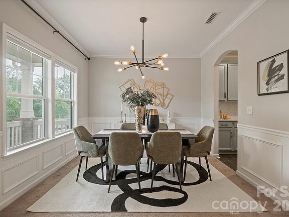 3rd image of 4015 Huntley Glen Dr