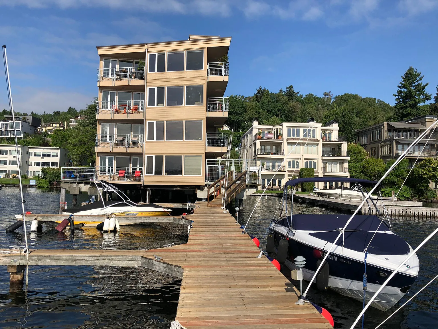 334 Lakeside Ave S — Photo 1