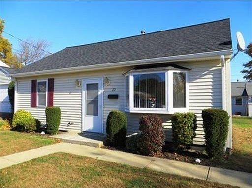 4th image of 20 Hodges Ave