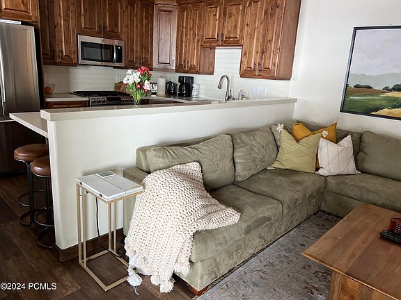 4th image of 720 Deer Valley Dr Unit 1