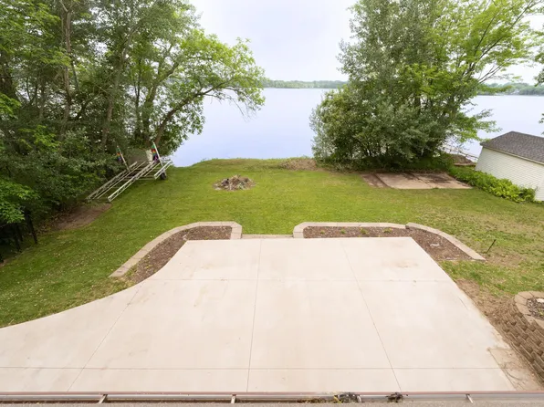 31512 London Dr NE, Cambridge, MN 55008