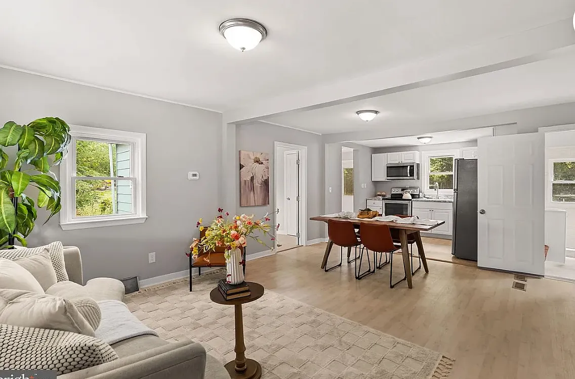 3 bed, 837 sqft, $2,000 — Photo 4