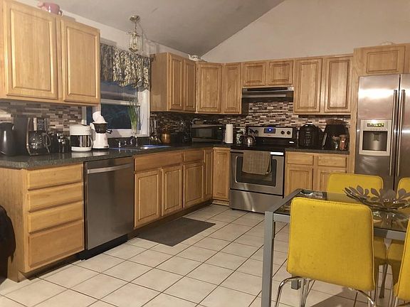 5th image of 662 E Ashland St