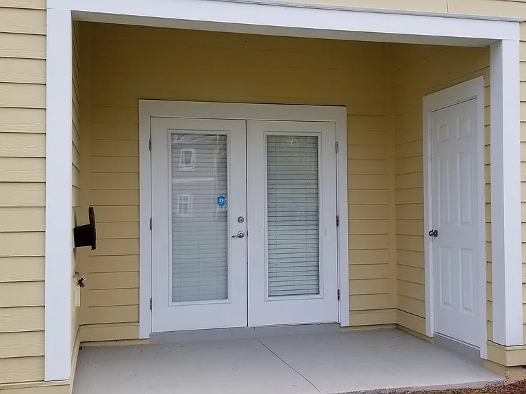 131 Burnett Ct #104 — Photo 16