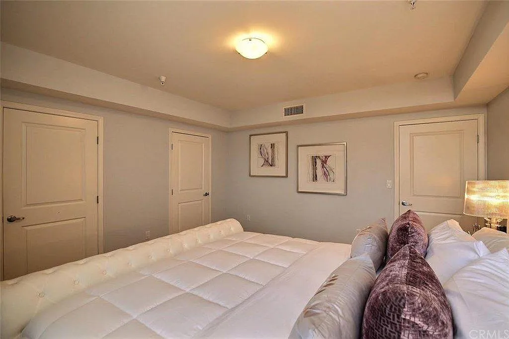3 bed, 3.5 bath, 1750 sqft, $1,600 — Photo 4
