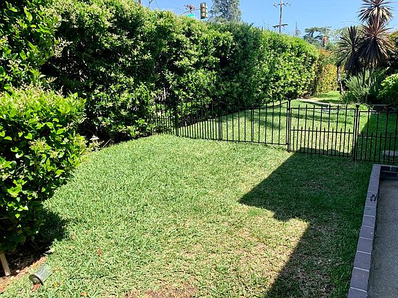 3rd image of 6 W Altadena Dr