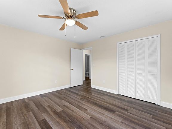 4th image of 155 E Towne Pl