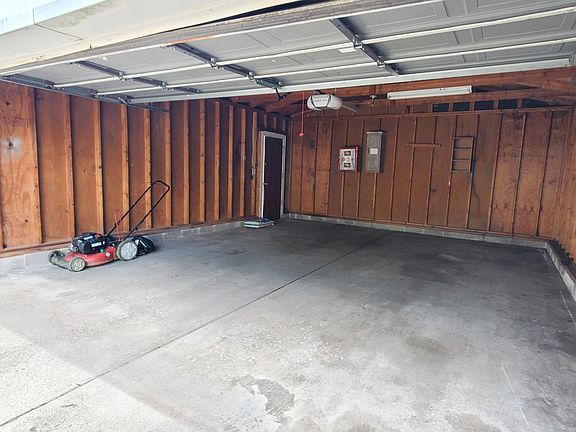 5th image of 447 Townsend Ave
