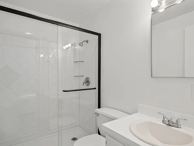 Park Ridge Apartments — Photo 23