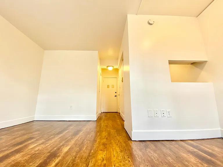 Burlingame Apartments — Photo 2