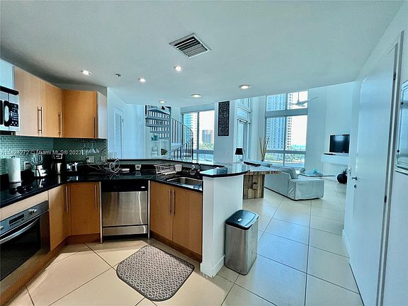 2nd image of 300 Biscayne Blvd #614