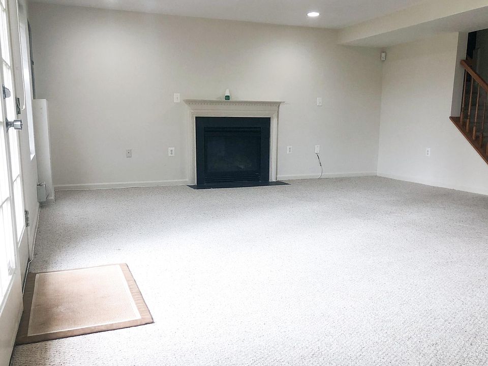 1st image of 852 Rockford Sq NE