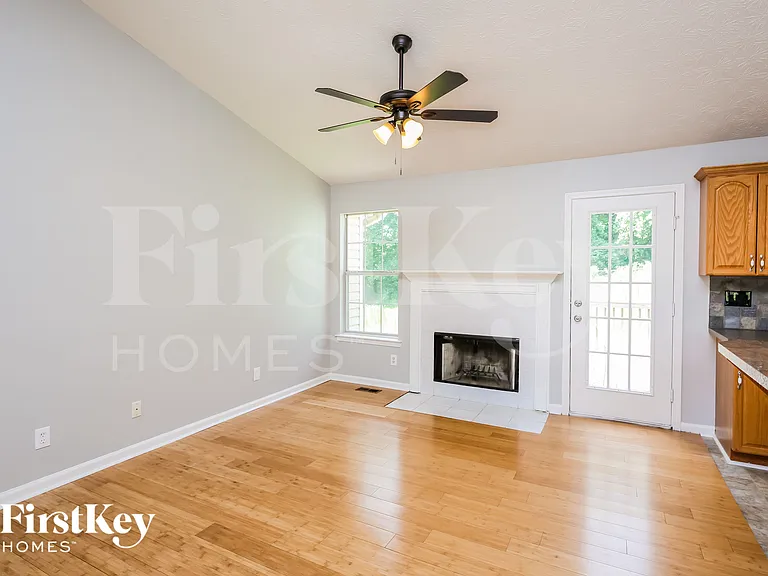 6029 Rose Ct — Photo 4