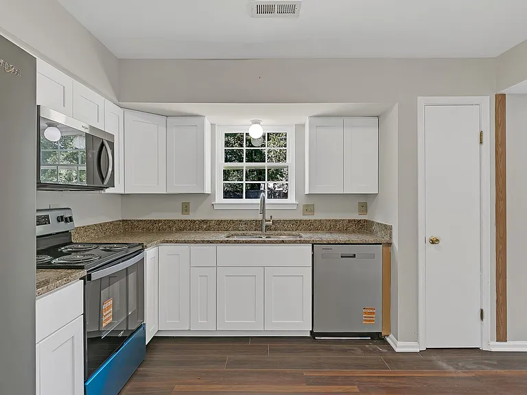 219 Springdale Way — Photo 13