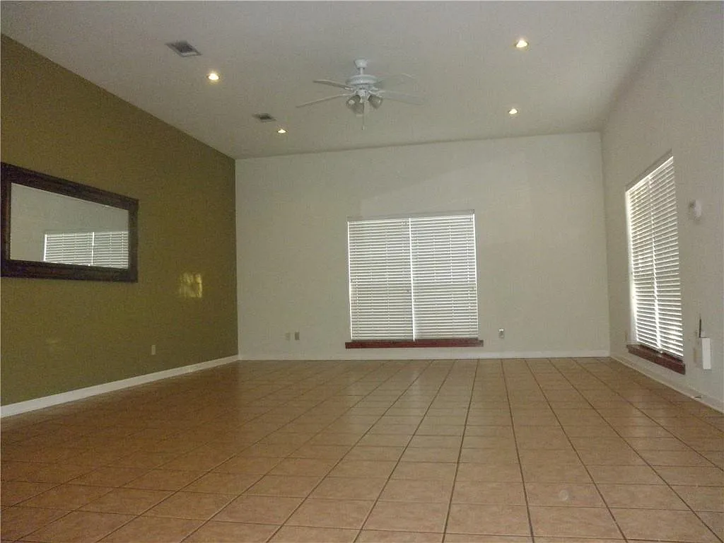 Photo 2 of 16 - 109 W 38th St #A - Austin, TX Building Photo - 109 W 38th St #A
