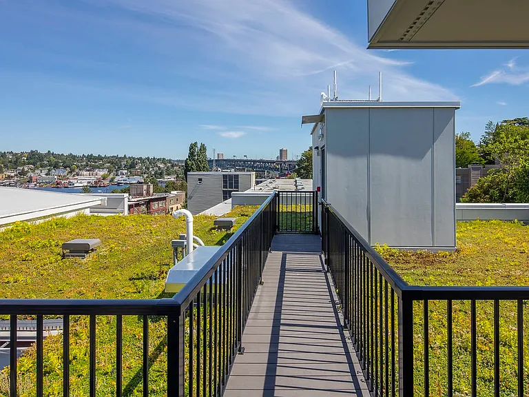 Eastlake Flats — Photo 11