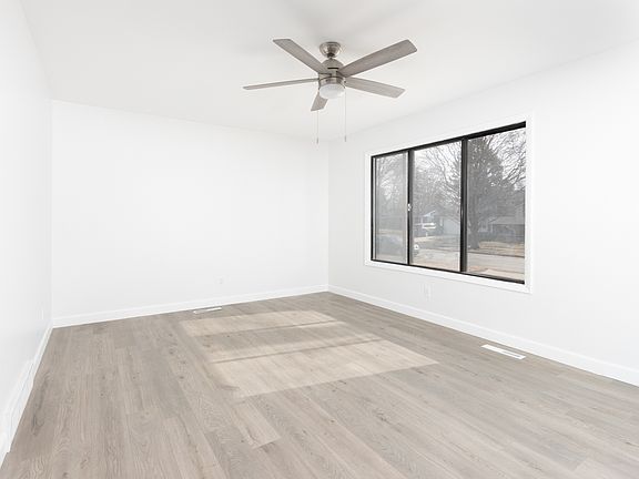 3rd image of 766 Windsor Dr