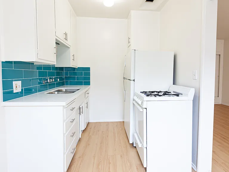 667-669 Levering — Photo 14