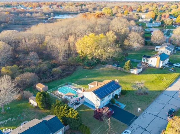 57 Mohawk Dr, Seekonk, MA 02771