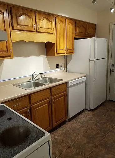 2 bed, 1.0 bath, 900 sqft, $975 — Photo 2