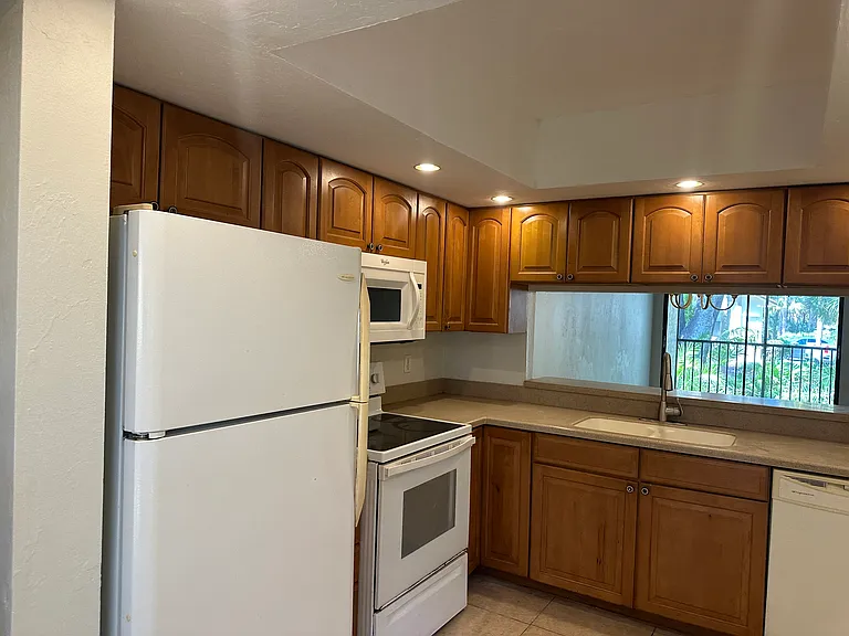 Parkside Dr — Photo 15