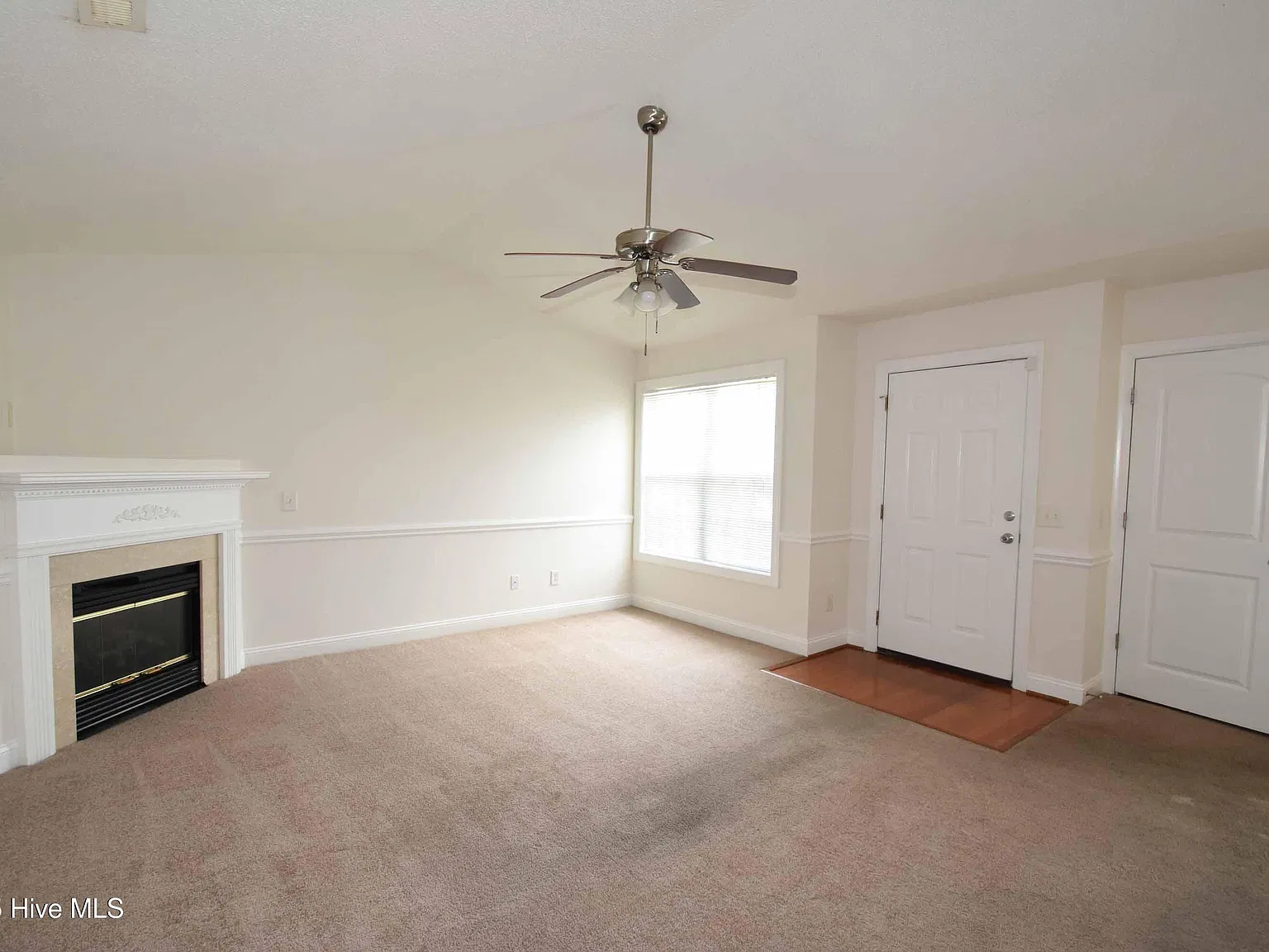 3 bed, 2.0 bath, $1,600 — Photo 3