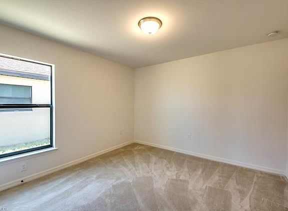 5th image of 435 Shadow Lakes Dr