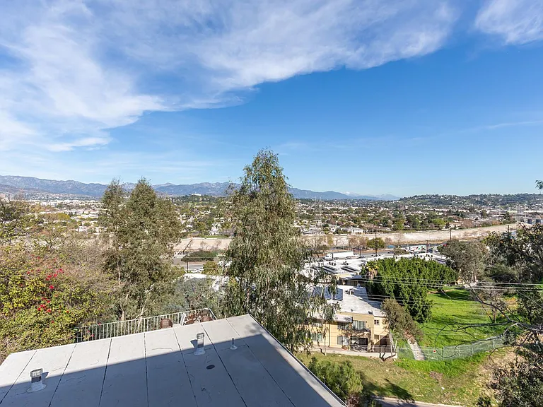 2849 Waverly Dr — Photo 30