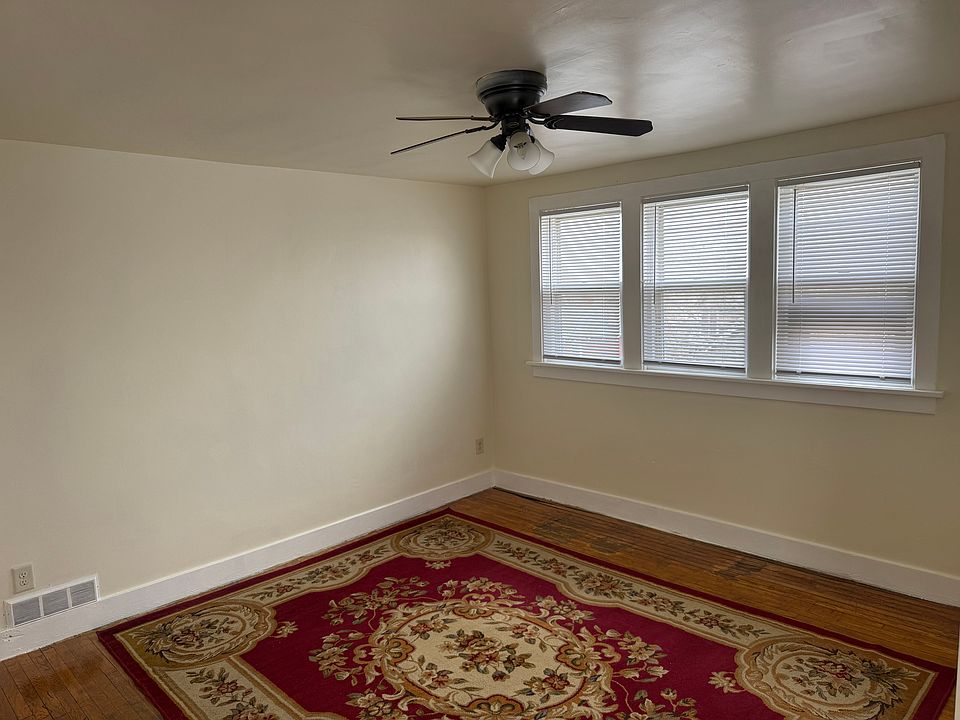 2nd image of 306 W Locust St #1