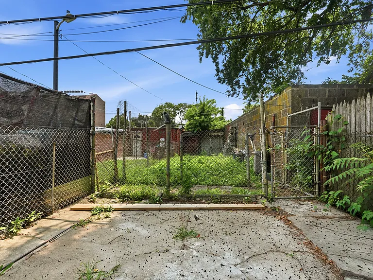 3435 Amber St — Photo 15