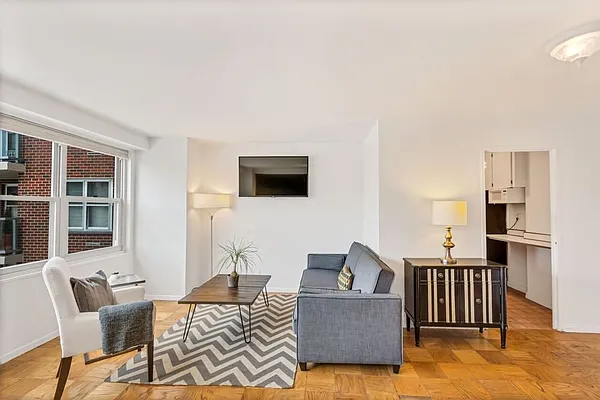 Sold by Bold New York | media 8