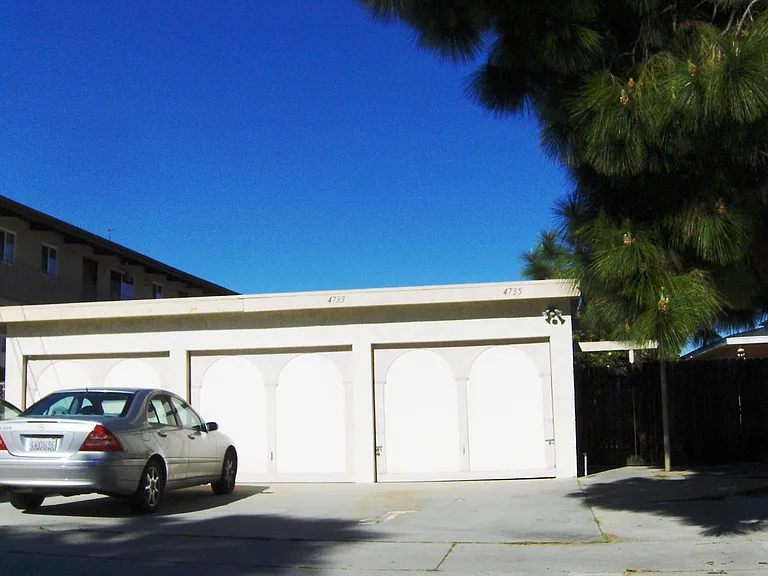 4733 W 173rd St — Photo 24