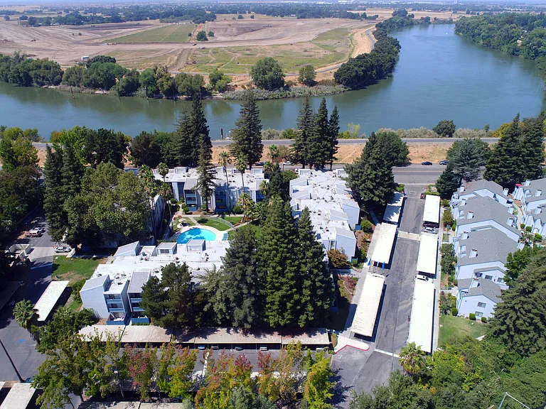 Riverfront Apartments — Photo 8