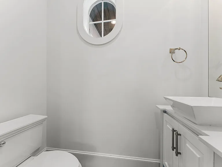 426 Marshall St — Photo 15