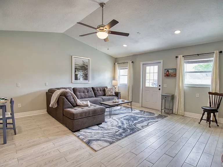 5042 Linda St #A — Photo 9