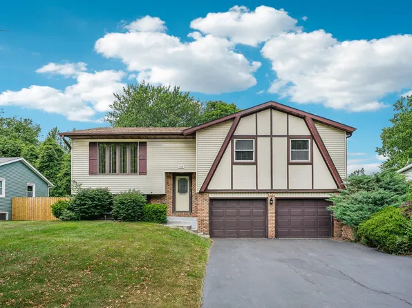 1716 Greenmeadow Ln, Chesterton, IN 46304