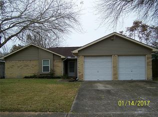 430 Buoy Rd, Webster, TX 77598