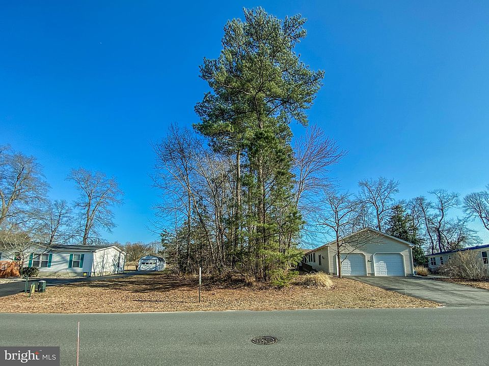 1st image of 37 White Pine Dr