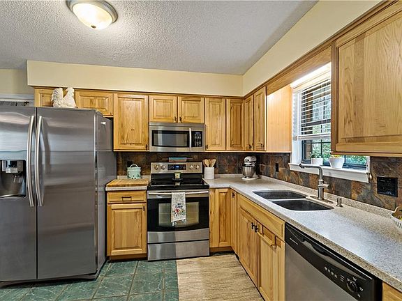 2nd image of 85 Marsh Oak Dr