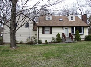 110 Lakeside Dr, Ridgefield, CT 06877