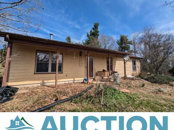 8926 Valley Dr SE, Copper Hill, VA 24079