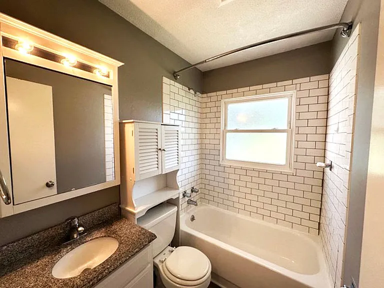 1318 SW Lynn Dr — Photo 7
