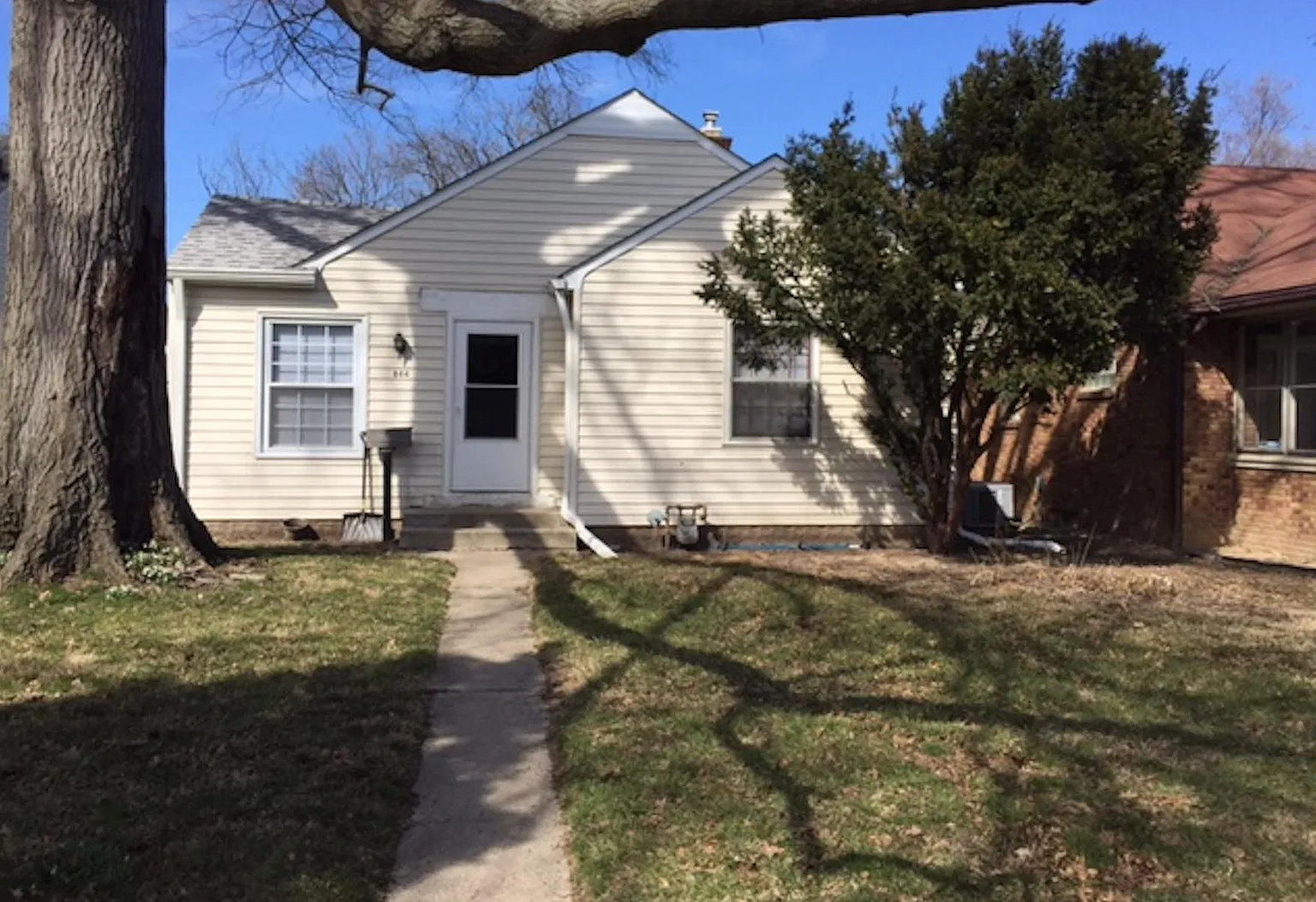 844 W 43rd St photo 1