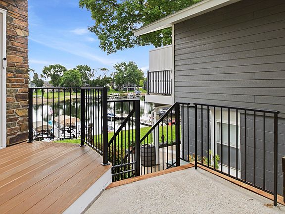 3rd image of 15219 Fairbanks Trl NE
