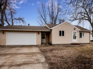 220 Forest St E, Belle Plaine, MN 56011